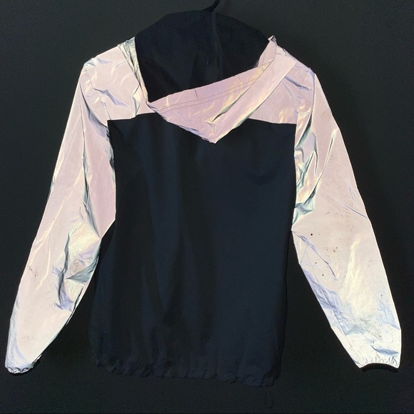 *HOT ITEM* Fila Reflective Running Windbreaker - Picture 10 of 10